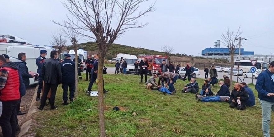 Kocaeli'de 22 kişinin yaralandığı trafik kazasında can pazarı yaşandı