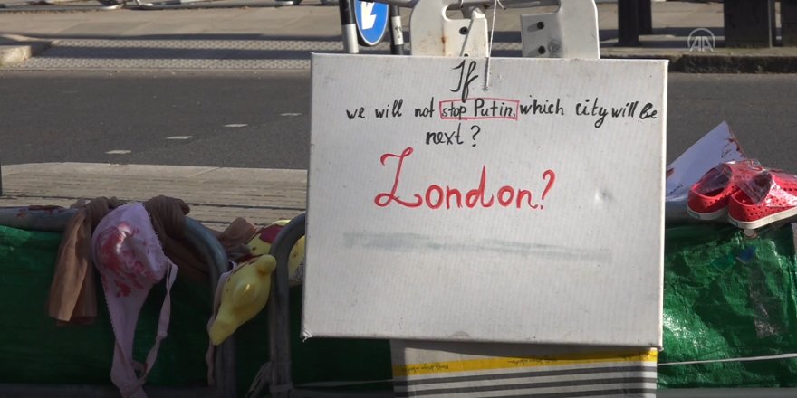 Rus askerlerinin Ukraynalıların evlerini "soyması" Londra'da protesto edildi