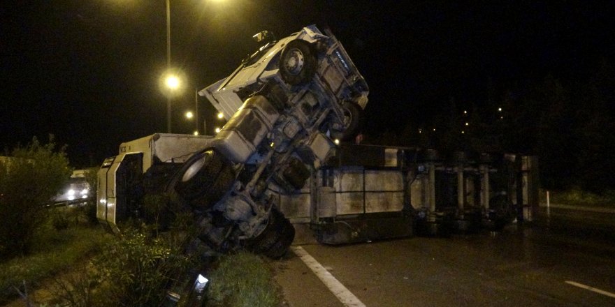 Osmaniye'de otoyolda zincirleme kaza: 3'ü polis 5 yaralı