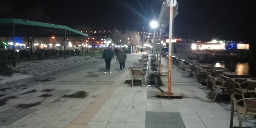 Bir şehir sessizliğe büründü: Balkan soğukları vatandaşı eve kapattı