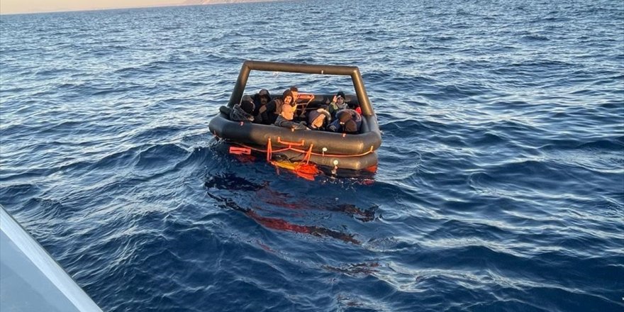 Muğla'da can salındaki 13 düzensiz göçmen kurtarıldı