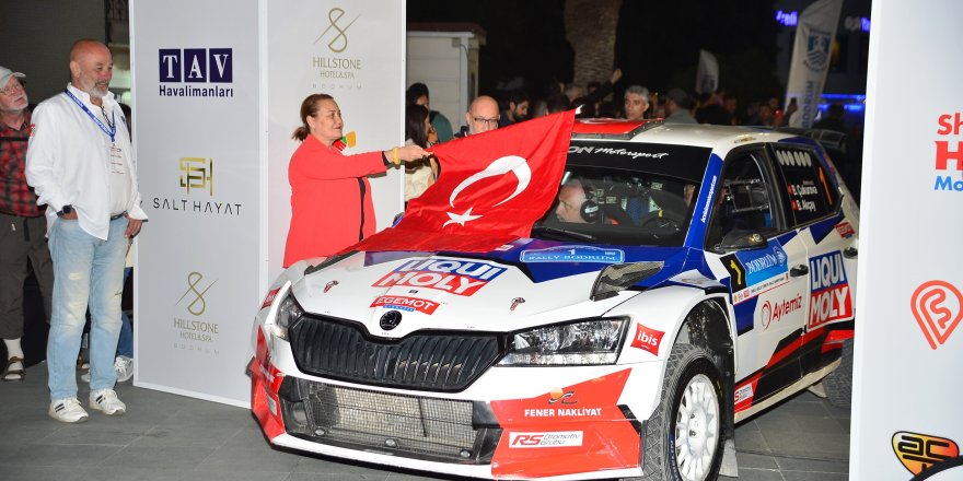 Ralli araçları Bodrum sokaklarını piste çevirdi