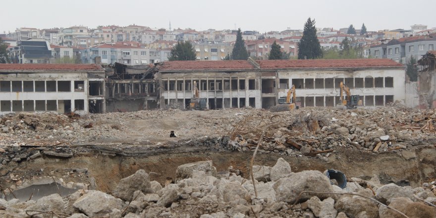 Buca Cezaevi'nin yerine yol, yeşil alan ve kapalı pazaryeri