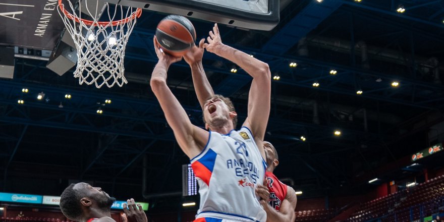 Olimpia Milano: 48 - Anadolu Efes: 64