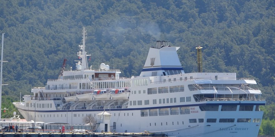 Dev yolcu gemisi Marmaris Limanı'na demir attı