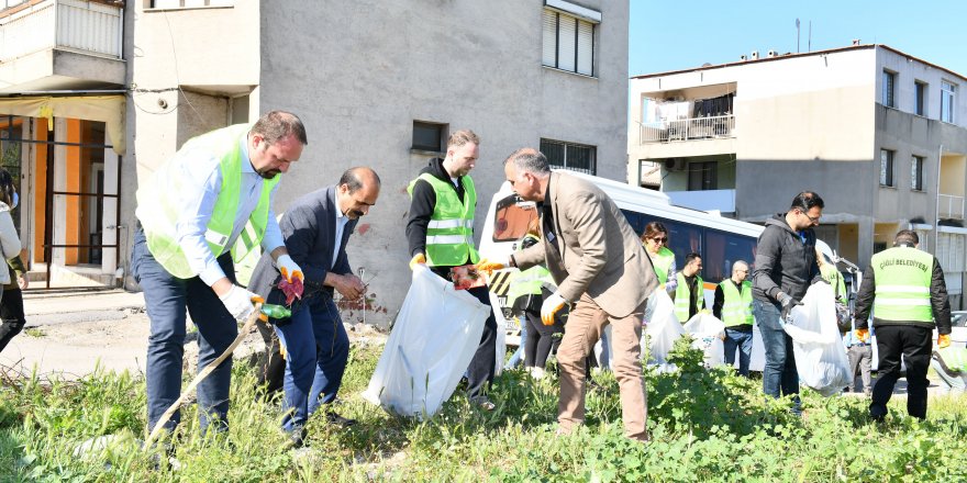 Başkan Gümrükçü, 200 kişilik ekiple temizliğe çıktı