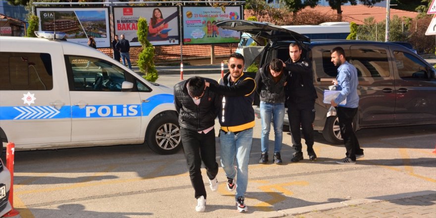 Çeşme’de 9 motosiklet çaldığı iddia edilen şüphelilerden 3'ü yakalandı