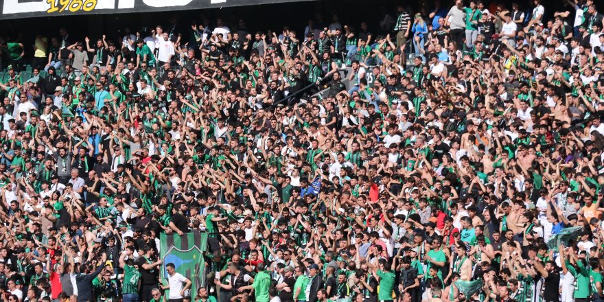 Kocaelispor-Manisa FK maçını 27 bin taraftar izledi