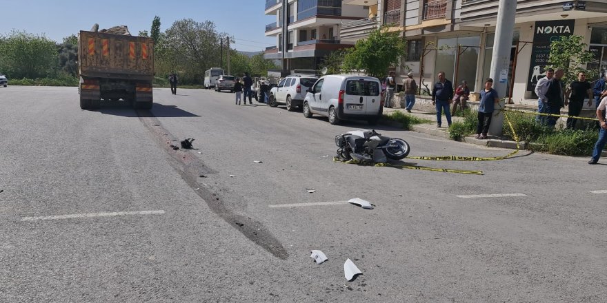 Hafriyat kamyonun altında kalan motosiklet sürücüsü hayatını kaybetti