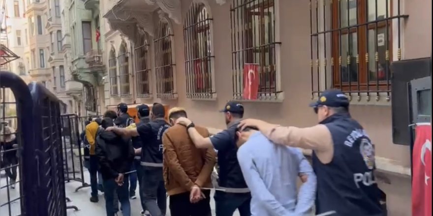 İstanbul’da film gibi rehine kurtarma operasyonu: Beyoğlu polisi satırlı işkencecileri kıskıvrak yakaladı
