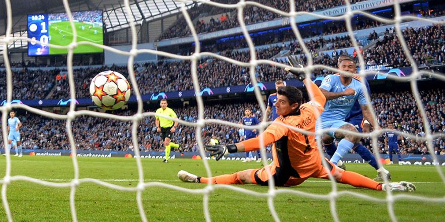 Manchester City, gol düellosunda avantajı kaptı