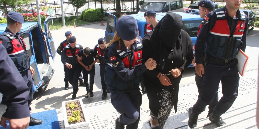 Muğla’da bir kişiyi iple boğarak öldürdüğü iddiasıyla iki kişi tutukladı