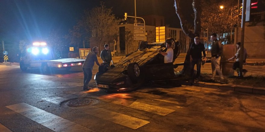Ankara'da iki otomobil çarpıştı: 3 yaralı