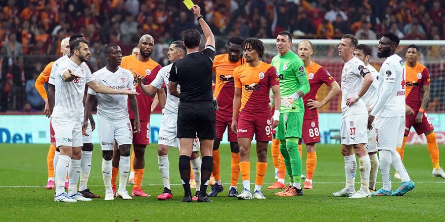 Spor Toto Süper Lig: Galatasaray: 2 - DG Sivasspor: 3