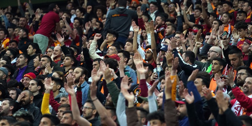 Galatasaray taraftarından yönetime tepki