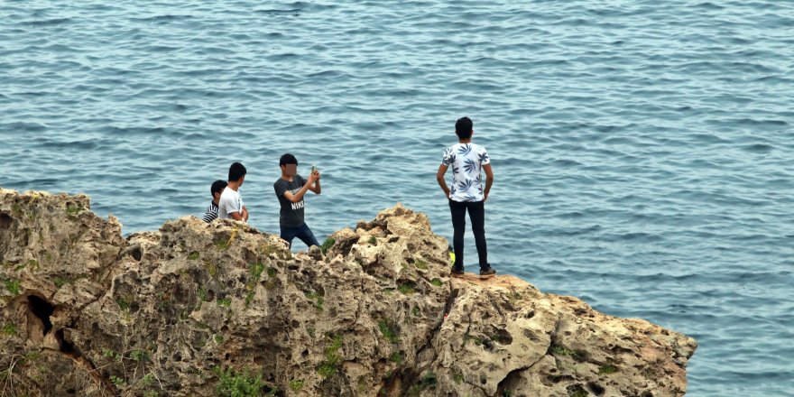 Antalya’da ölüme meydan okuyan bayram pozları