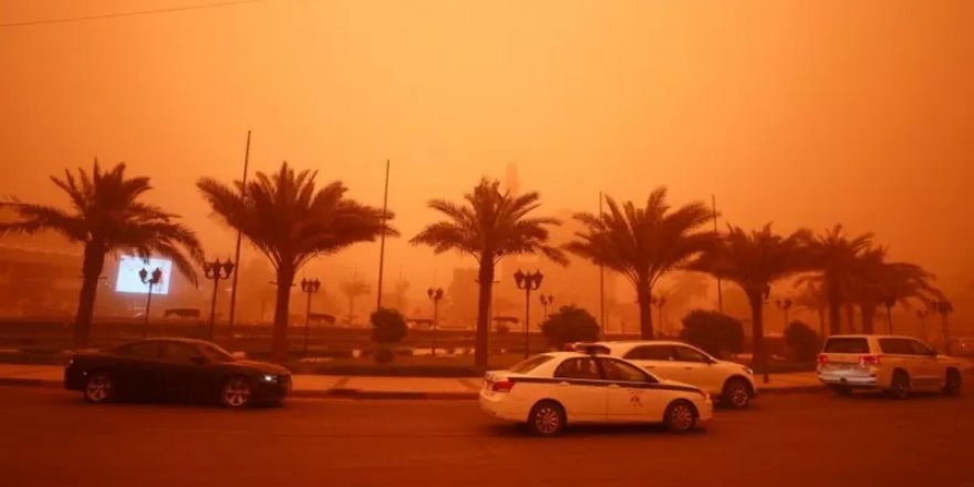 Kum fırtınası: Irak'ta gökyüzü turuncuya boyandı, yüzlerce kişi hastaneye kaldırıldı