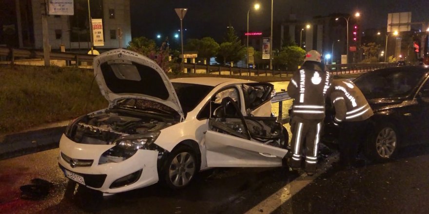 Pendik'te aynı noktada art arda 2 ayrı kaza: 2'si ağır 5 yaralı