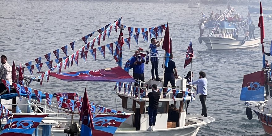 Trabzonspor'da şampiyonluk kutlamaları denizden başladı