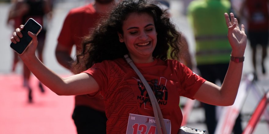 Uluslararası Vestel Manisa Yarı Maratonu renkli görüntülere sahne oldu