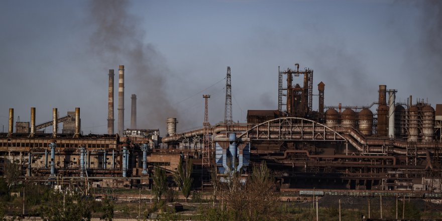 Rusya’nın Azovstal fabrikasına fosfor bombası ile saldırı düzenlediği iddia edildi