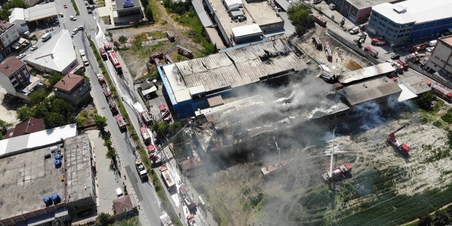 Arnavutköy'deki fabrika yangını yaklaşık 8 saatlik çalışmanın ardından söndürüldü