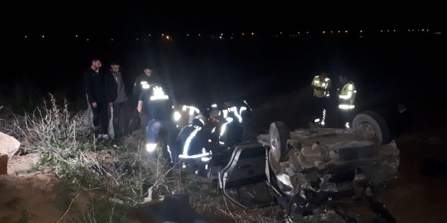 Karaman’da takla atan otomobilde sıkışan 3 kişi itfaiye tarafından kurtarıldı