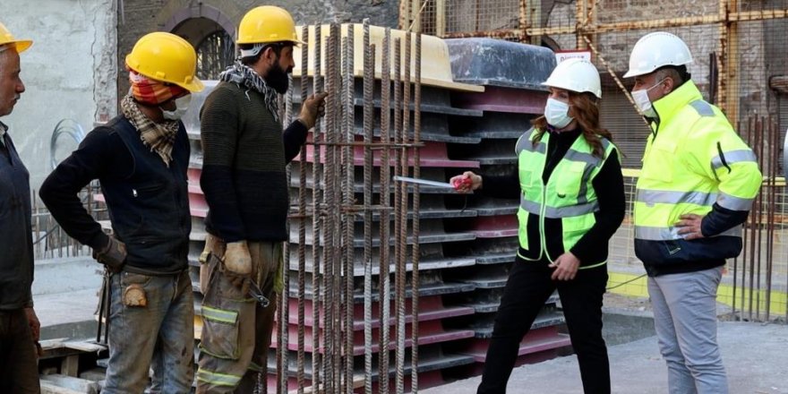 İZTO kadınlarından mesaj: “Yeryüzünün yarısıyız, biz başarırız”