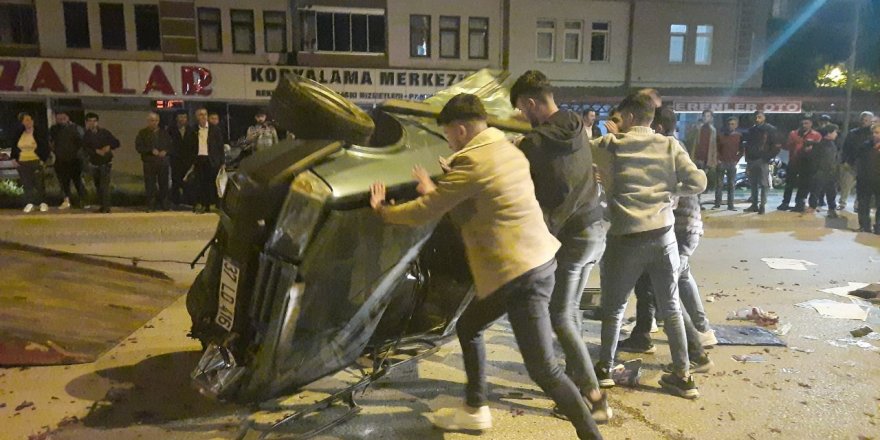 Ticari taksi ile çarpışan otomobil takla attı: 1 yaralı