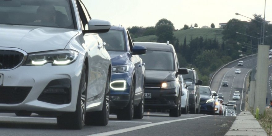 Tekirdağ-İstanbul yolunda dönüş yoğunluğu