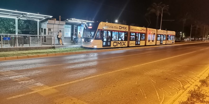 Küçük kız sahile gitmek isterken tramvayın altında kaldı