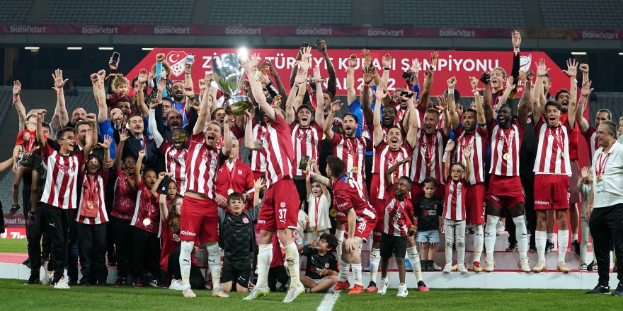 Sivasspor kupasını aldı