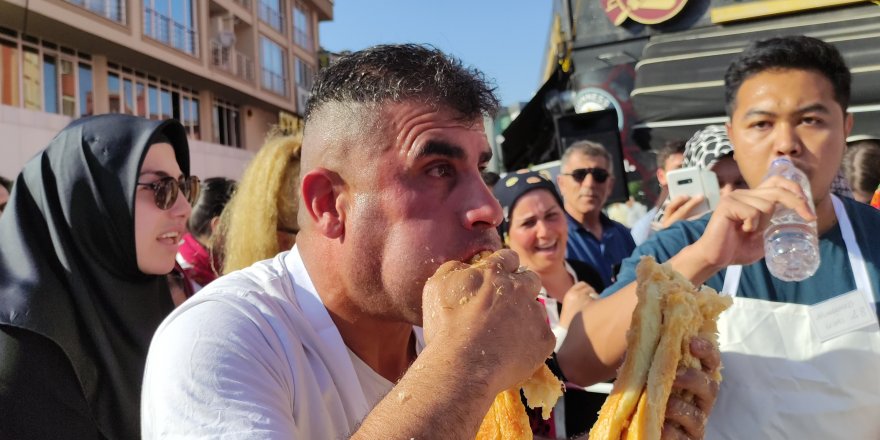 3 bin lira ödülü kazanabilmek için metrelerce börek yediler