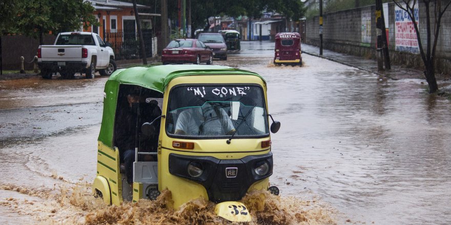 Meksika’yı vuran Agatha Kasırgası’nda 4 kişi öldü