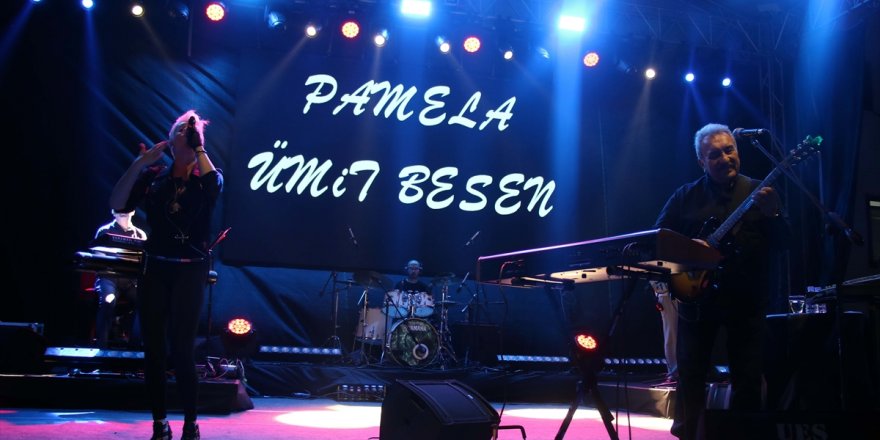 Uşak Modafest'te Ümit Besen ve Pamela konser verdi