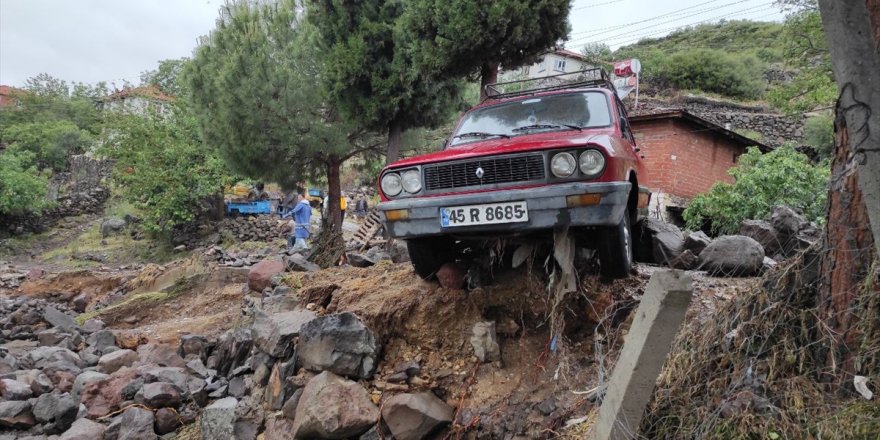 Manisa'da sağanak ve dolu yaşamı olumsuz etkiledi