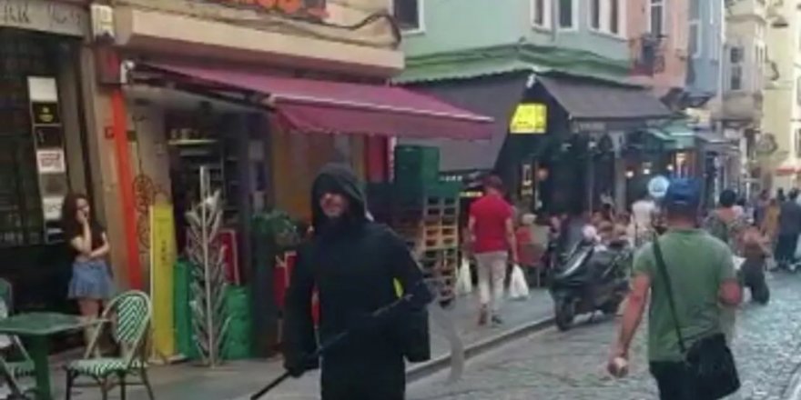 Galata'da kendisini yakan kişi hayatını kaybetti