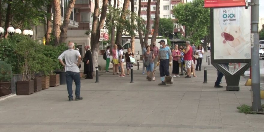 Kadıköy'de restoranda yangın çıktı, bina sakinleri sokağa döküldü