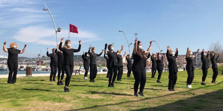 Aliağalı kadınlar harmandalı oynadı, video beğeni topladı