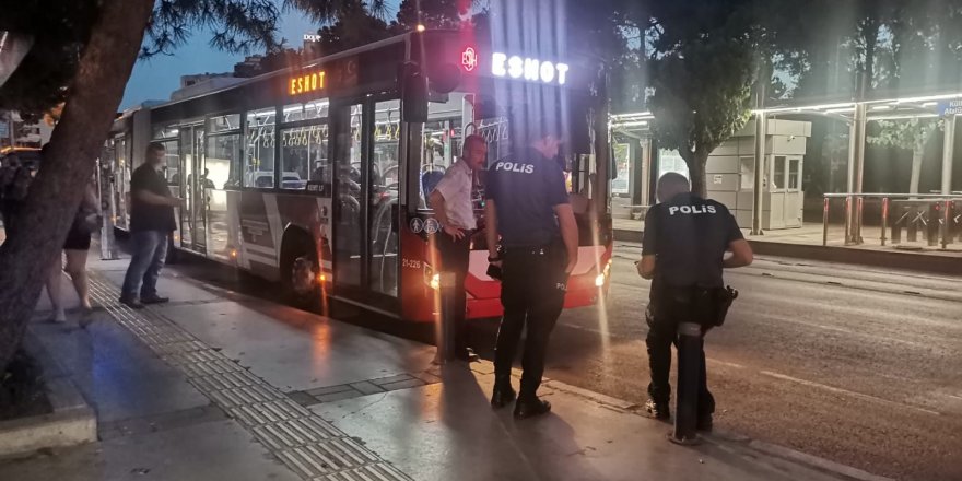 İzmir’de içinde yolcular bulunan belediye otobüsüne mermi isabet etti