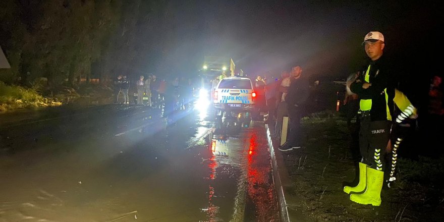 Sel nedeniyle kapanan Nevşehir-Aksaray karayolu trafiğe yeniden açıldı