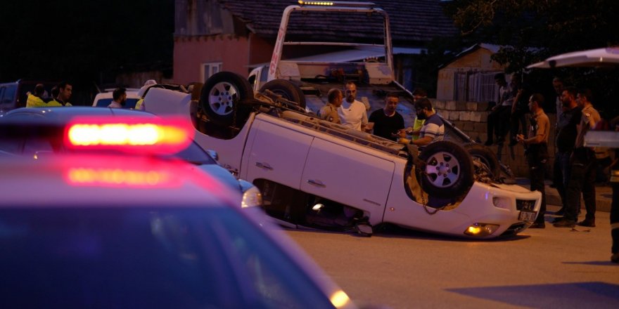 Refüje çarpan otomobil ters döndü: 1 yaralı