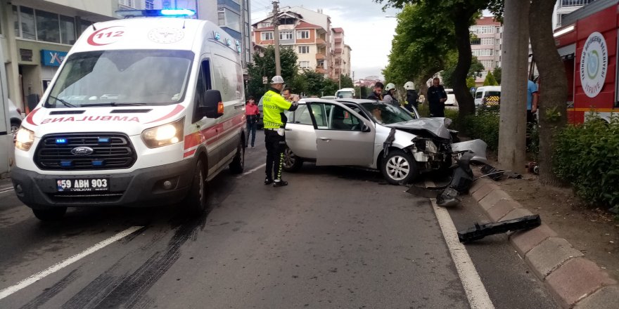 Çorlu’da otomobil beton direğe çarptı: 1 ölü