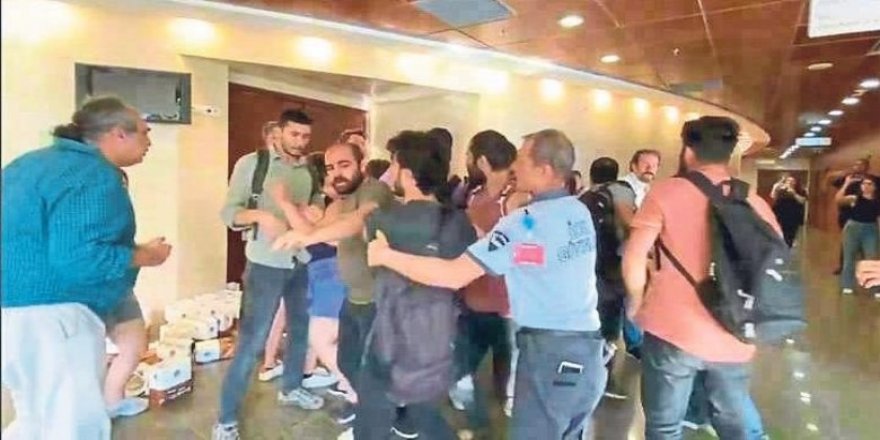 Mecliste ulaşım zammı protestosu