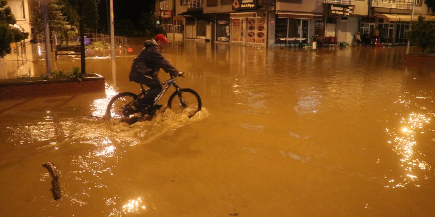 Bolu’nun Mengen ilçesi sular altında kaldı