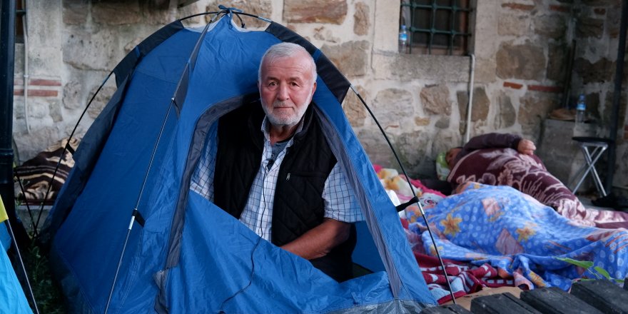 Otellerde yer bulamayan güreş sevdalıları, meydanlarda çadırlarda uyudu