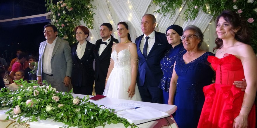 İYİ Parti Genel Başkanı Akşener, Çanakkale’de nikah şahidi oldu
