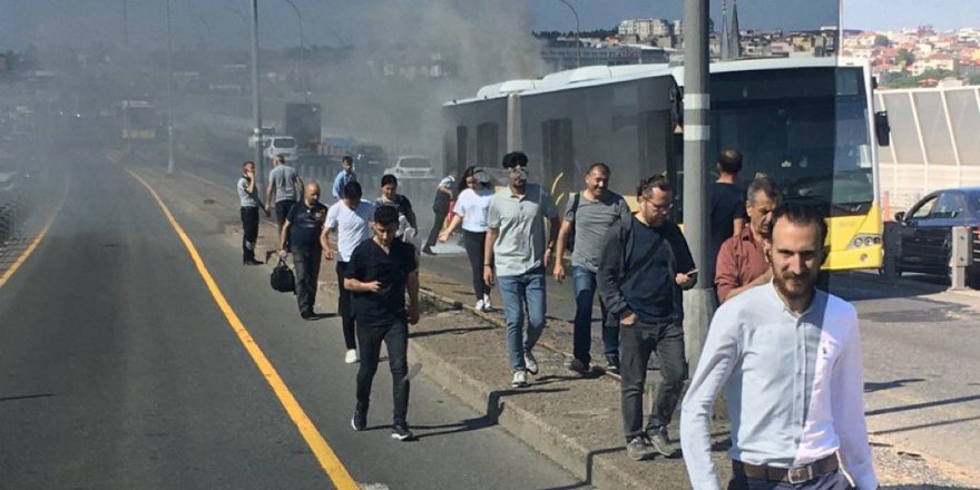 Haliç Köprüsü’nde seyir halindeki metrobüs alev aldı