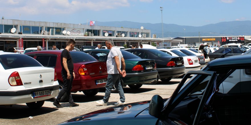 Sosyal medya uygulamaları otomotiv sektörünü sekteye uğratıyor