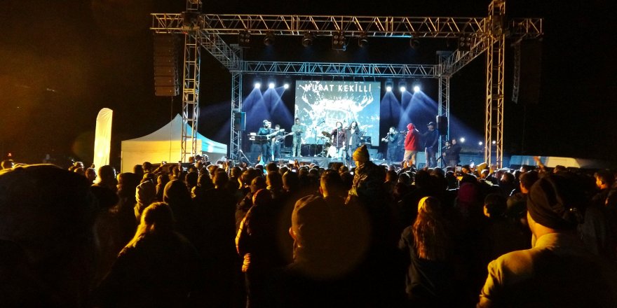 Murat Kekilli Sat Buzul Göllerinde konser verdi